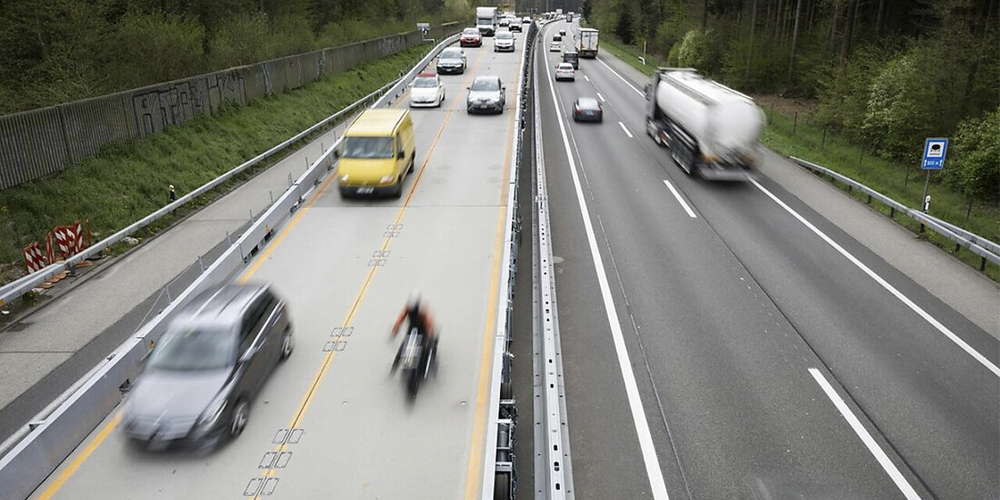 Die "Astra-Bridge" funktioniert: Das Bundesamt für Strassen zieht eine positive Bilanz des Einsatzes bei der Belagssanierung auf dem Solothurner A1-Abschnitt Recherswil-Luterbach.