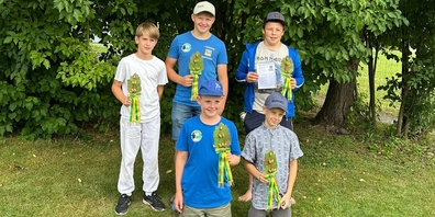 Die «Rapperswiler» Zweiggewinner in Hüttlingen TG: (stehend v.l.) Janis Kühne , Jan  Schnyder, Marius Zahner; (kniend v.l.) Joel Meier, Gian Oberholzer.