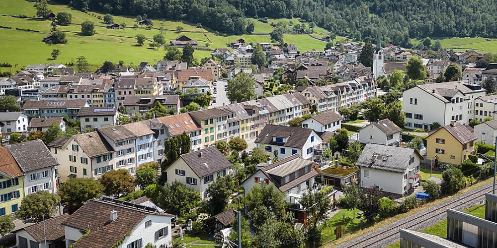Diese Zugstrecke zwischen Ennenda GL und Glarus war am Montag wegen eines Personenunfalls rund eine Stunde lang gesperrt. (Archivbild)