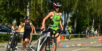 Der Uster Triathlon führt auch durch das Gemeindegebiet Maur. (Archivbild)