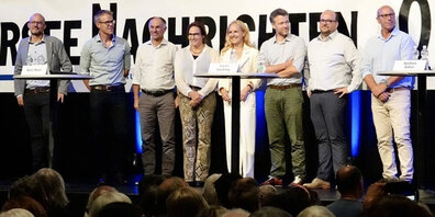 Die Kandidaten (v.l): Meier, Kunz, Leutenegger, Zschokke, Dillier, Eberle, Stöckling, Dobler; dahinter verdiente Werbung für die ON, die den Abend organisierte.