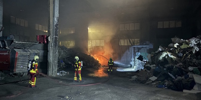Bereits in der Nacht auf Montag brannte es in der Buchser Recyclinganlage.