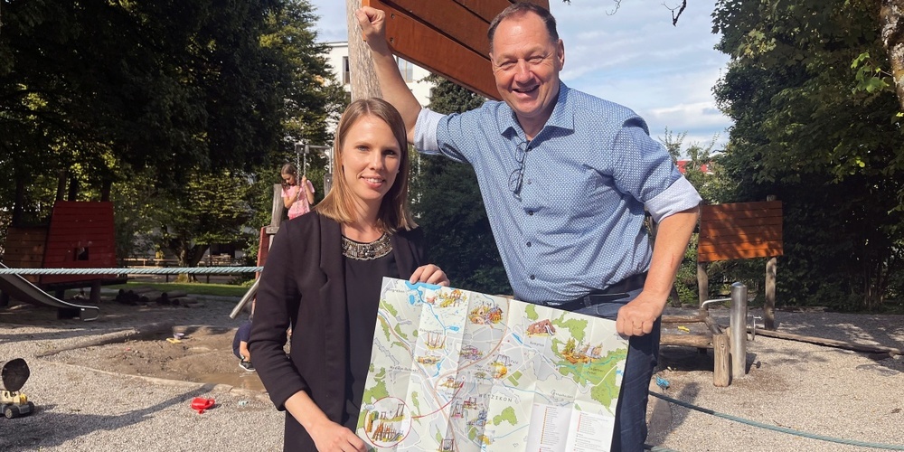 Caroline Ott und Remo Vogel sind verantwortlich für den neu lancierten Familienstadtplan Wetzikon.