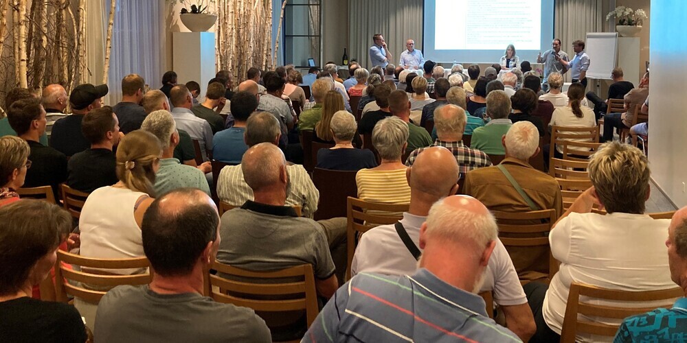 Ein gut besuchter Saal.