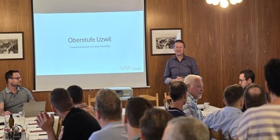 Rolf Raschle, Präsident des Gewerbevereins Uzwil, begrüsste die Teilnehmenden zum gehaltvollen und im zweiten Teil sehr gemütlichen Gwerblerlunch.
