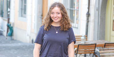Bock-Praktikantin Laura Alar.