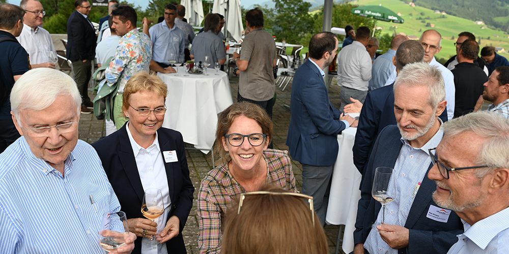 Im regen Austausch: (v. l.) Martin Ebner, Antje Junghans (OST), Bianca Bamert (SP-Kantonsrätin), Alex Simeon (OST), und Alt-Regierungsrat Andreas Barraud. 