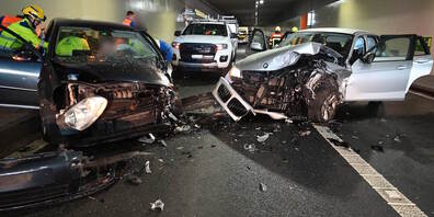 Wieder hat es geknallt in einem Umfahrungstunnel im Toggenburg. Drei Personen sind verletzt.