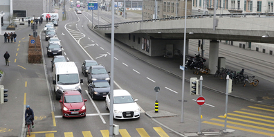 Wir werden immer mehr: An vielen Orten herrscht deshalb Stossverkehr.