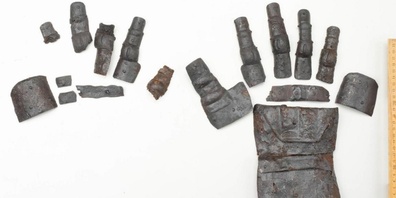 Sensationsfund: Der vollständig erhaltene Panzerhandschuh aus dem 14. Jahrhundert wird am 7. September an den Europäischen Tagen des Denkmals auf der Kyburg der Öffentlichkeit präsentiert.