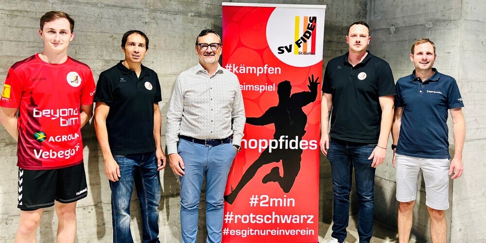 Joel Wick, 1. Mannschaft SV Fides, Roger Mayer, Präsident SV Fides, Peder Koch, CEO und Delegierter des Verwaltungsrates Berit-Kliniken, Fabian Gunziger, Sportchef Herren 1 SV Fides, und Hanspeter Betschart, Chefarzt Berit SportClinic
