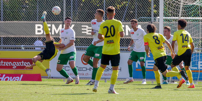 Der FC Kreuzlingen hier Mittelfeldspieler Philipp Juchli, hatte mit einigen Kapriolen zu kämpfen.