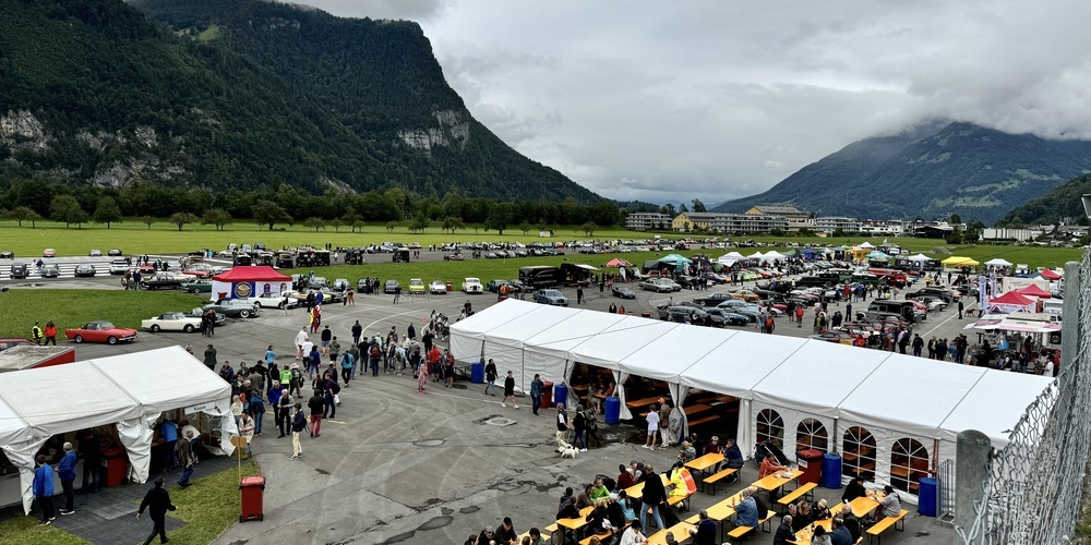 British Car Meeting, Flugplatz Mollis: Tausende Besucher trotz unsicherem Wetter