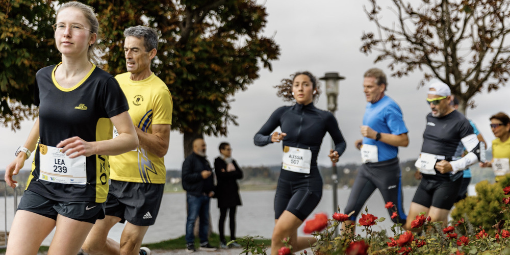 Läuferinnen und Läufer am See, Schlosslauf 2024