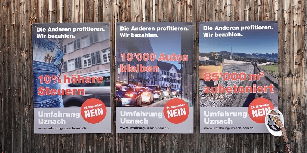 Plakate von A15-Gaster-Gegnern. Welche Argumente den Ausschlag für die Ablehnung gaben, soll gfs.bern für Uznachs Gemeinderat herausfinden. (Archivbild)
