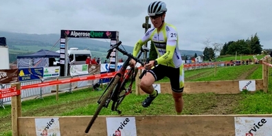 Trotz späten Problemen mit der Kette reichte es Mike Frischknecht vom VeloClub Eschenbach für den 10. Platz bei den U19-Junioren in Schneisingen.