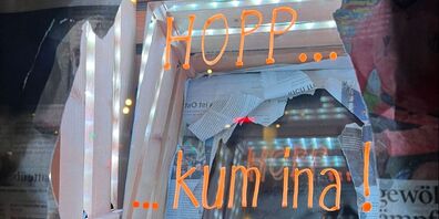 Die «Widnauer Lädeli» haben ihre Schaufenster mit Zeitungspapier abgeklebt