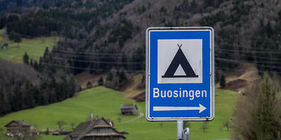 Das Bundesasylzentrum soll auf dem Gelände des früheren Campingplatzes Buosingen in der Gemeinde Arth realisiert werden. (Archivaufnahme)