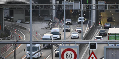 Bis zu einer allfälligen Engpassbeseitigung auf der St. Galler Stadtautobahn könnten Pförtneranlagen den innerstädtischen Verkehr steuern. Sie lassen auf sich warten.  (Archivbild)