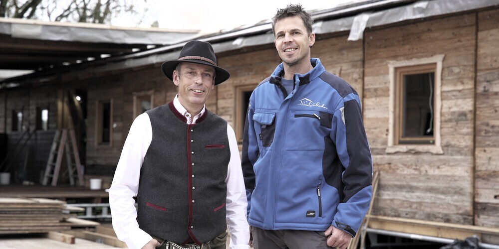 Jürg Rissi (links) - Gastgeber in der Alphütte zum Stosswirt in Altstätten und der Alp am See in Buchs – freut sich gemeinsam mit seinem Team wieder für gemütliche Stunden zu sorgen. Ivo Brunner (rechts) betreibt mit dem Verein Eiszauber die Eisbahn beim Stosswirt