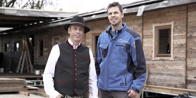 Jürg Rissi (links) - Gastgeber in der Alphütte zum Stosswirt in Altstätten und der Alp am See in Buchs – freut sich gemeinsam mit seinem Team wieder für gemütliche Stunden zu sorgen. Ivo Brunner (rechts) betreibt mit dem Verein Eiszauber die Eisbahn beim Stosswirt