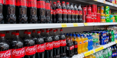 Die Halb-Liter-Plastikflaschen der süssen Brausen aus dem Coca-Cola-Konzern sind betroffen