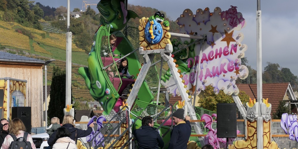 Die Drachenschaukel sorgte an der Bernecker Kilbi für Spass für die Kleinen