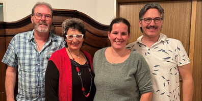 Die Sieger der einzelnen Gruppen (v.l.n.r.): Günter Draxl (Sieger Kat. B und Aufsteiger), Ines Loher (Siegerin Veteranenmeisterschaft), Manuela Schürch (Siegerin Lupisaison 23/24), Daniel Dietsche (Sieger Grümpelstich und Sieger Kat. A)