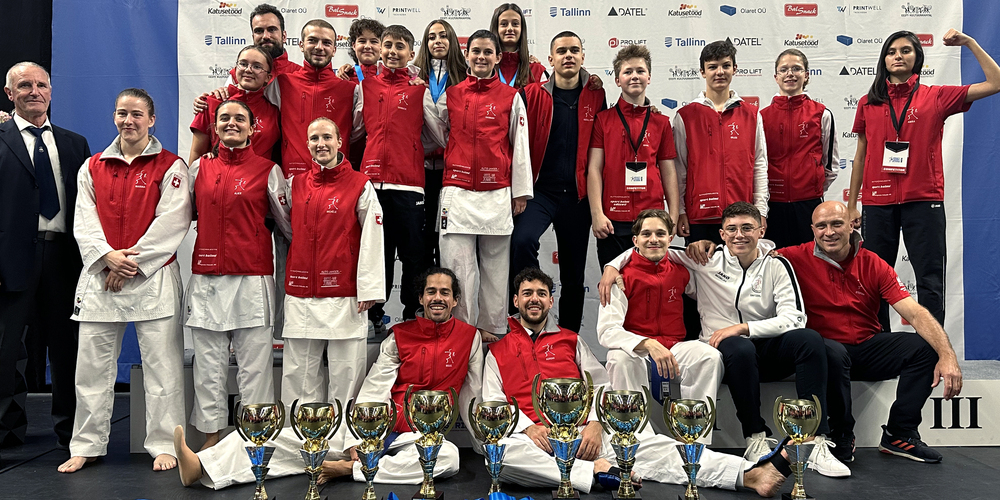 Die Athletinnen und Athleten der Karateschule Kimura Shukokai Karate Adliswil freuen sich über ihre Auszeichnungen.