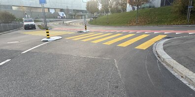 Der Autofahrer rammte die Velofahrerin an und machte sich aus dem Staub.