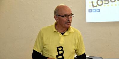 Christoph Würth begrüsst im Namen der Wandelbar-Gruppe.