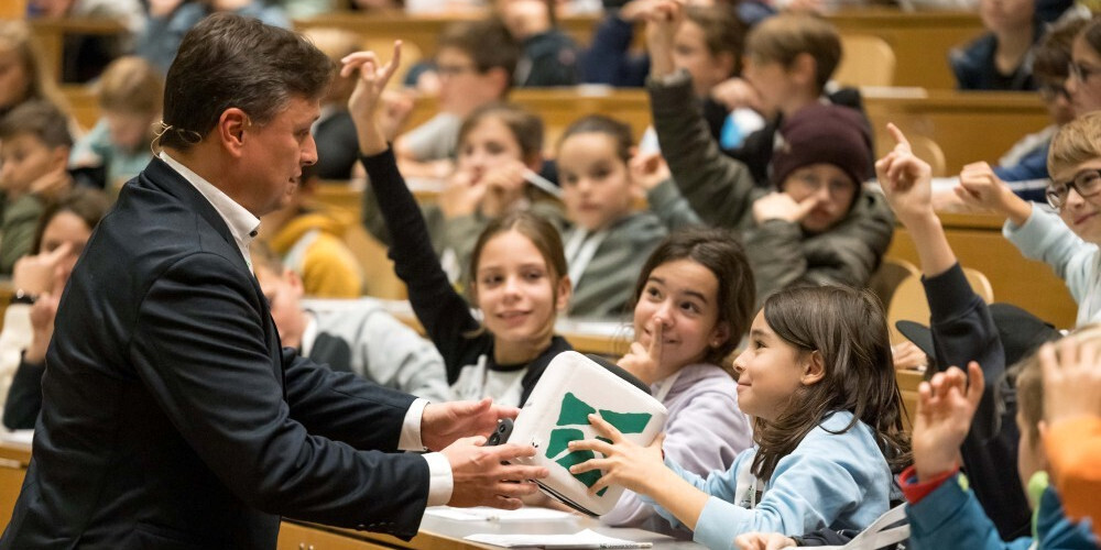 Seit 20 Jahren möchten HSG-Forscher Kinder mit ihrer Faszination für ihre Fachgebiete anstecken.