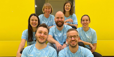 Glückliche Gesichter beim OK am Sonntagabend nach Turnierende: hinten Lil Uhlmann und Hanna Rohner, in der Mitte Nicole Projer, Steven Frei und Nadia Thurnherr, vorne Leon Hengl und Roman Eggert