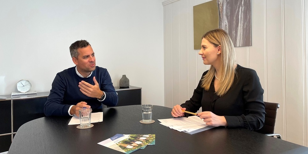 Daniel Wild und Kathrin Kuhn von der SFW Verwaltungsdienste AG beantworten Fragen zu Interimslösungen für Gemeinden.