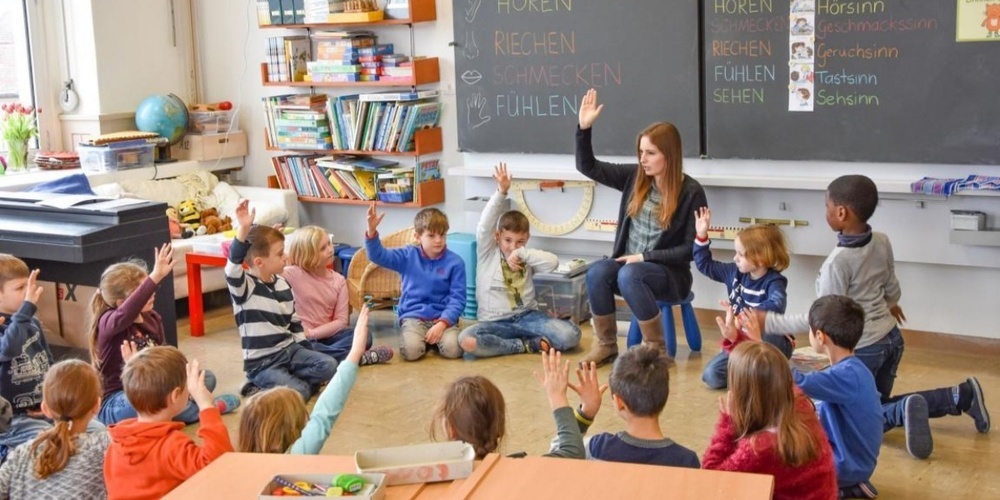 Erweiterte Lernräume sollen Schülerinnen und Schüler vorübergehend gezielt fördern sowie die Regelklassen und Klassenlehrpersonen entlasten.