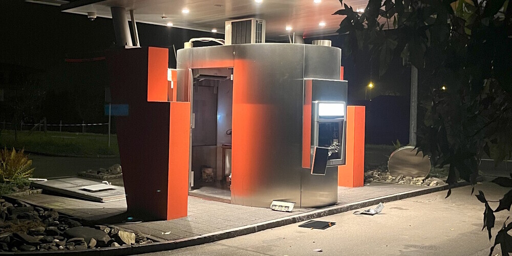 Mehr als hoher Sachschaden sprang für den Täter bei seiner Aktion nicht heraus.