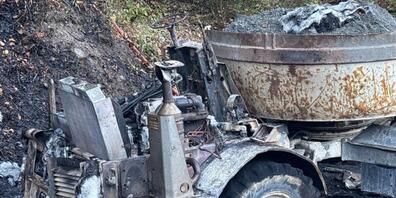 Der sogenannte Dumper brannte komplett aus.