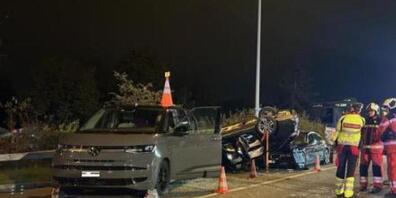 Beim Unfall vor dem Rotlicht in Regensdorf wurden sechs Personen verletzt.