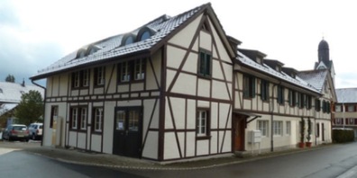 Spitex-Zentrum am Friedhofweg 4 gleich neben dem Gemeindehaus.