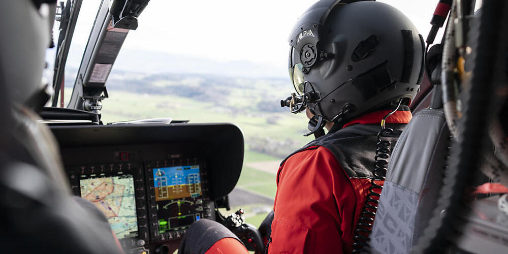Die schwer verletzte E-Bikerin wurde von der Rega in ein Spital geflogen. (Symbolbild)