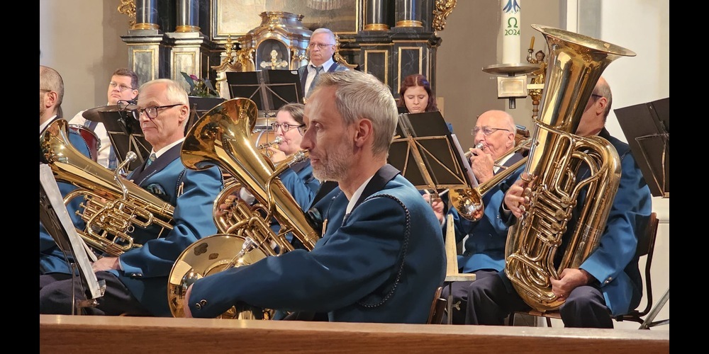 Erntet grossen Applaus: Die Konkordia Walenstadt berührt ihr Publikum mit einem bunten Melodienstrauss.