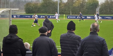 Der FC Uzwil zeigte in der ersten Halbzeit guten Angriffsfussball. Aus den zahlreichen Chancen resultierte allerdings nur 1 Treffer, was die Gäste im Rennen hielt.