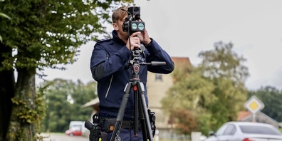 Polizei zieht Temposünder auf dem Ricken aus dem Verkehr. Trotz viele Unfälle in den vergangenen Monaten wird auf der Rickenstrasse weiterhin rücksichtslos gefahren.