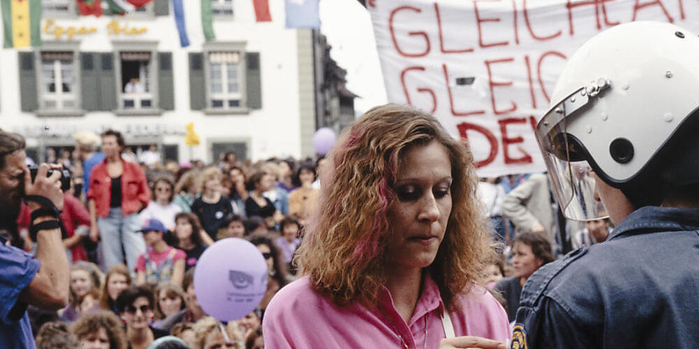 Unterstützt wird die Lohngleichheits-Initiative aus gewerkschaftlichen Kreisen sowie einer breiten Allianz aus Frauenorganisationen, vom "Feministischen Streik 14. Juni" bis zu den "Mitte Frauen Aargau" oder den "Aargauisch Gemeinnützigen Fra...