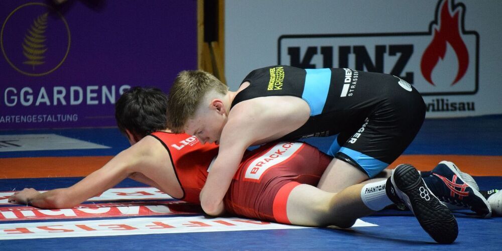 Levin Meier (schwarz) hatte gegen Julian Meyer alles im Griff und holte sich einen 1:17 Überlegenheitssieg. 