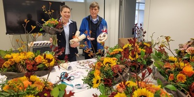 Petra Zangerl von der Krebsliega Ostschweiz mit Fahrer Karl Graf