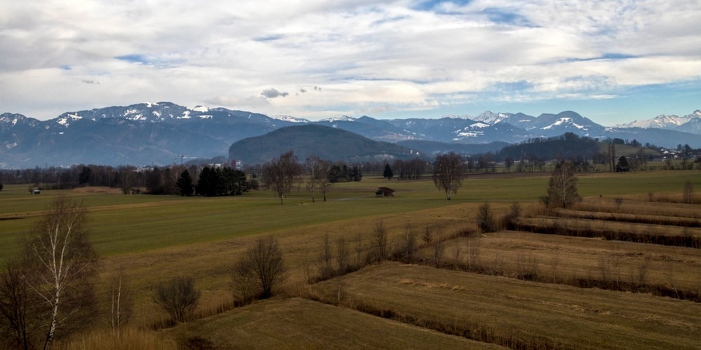 Es wird eine der Jahreszeit angepasste Kleidung empfohlen und auch ein Wetterschutz. (Symbolbild)
