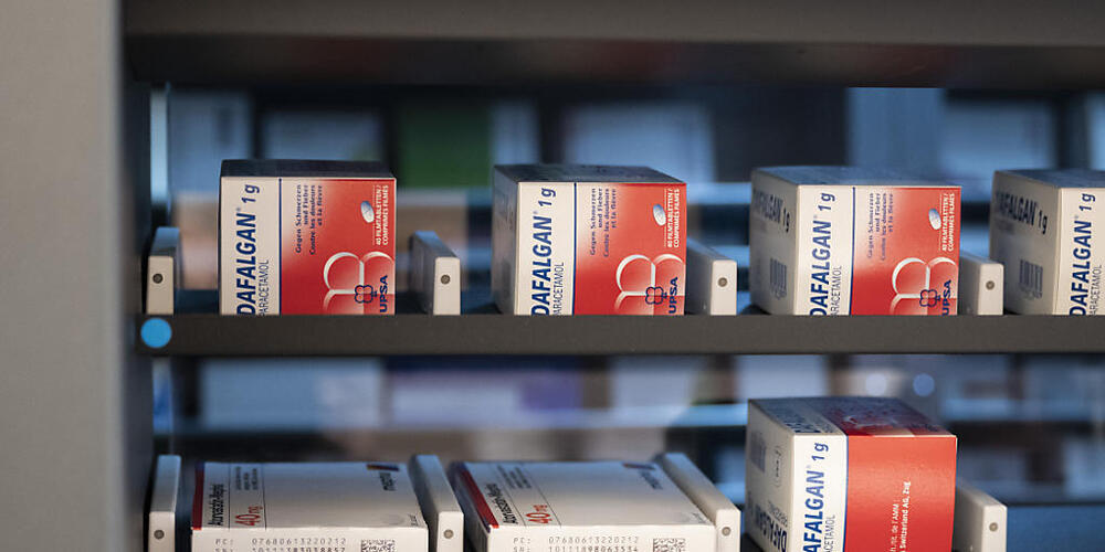Ein Apotheker hat 1844 Flaschen eines codeinhaltigen Hustensirups weitergegeben. (Symbolbild)