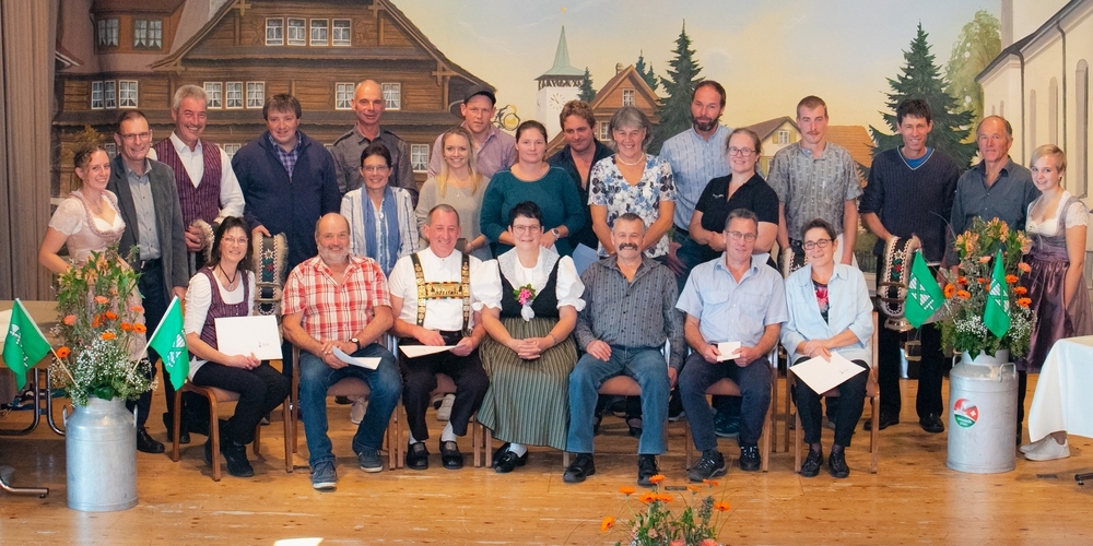 Das eine Gruppenbild der geehrten Milchwirtschaftsbetriebe aus dem Kanton St.Gallen.