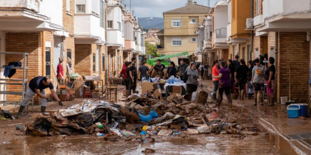 In Spanien richteten Unwetter grosse Schäden an. Hunderte Menschen starben, hunderte werden noch vermisst.